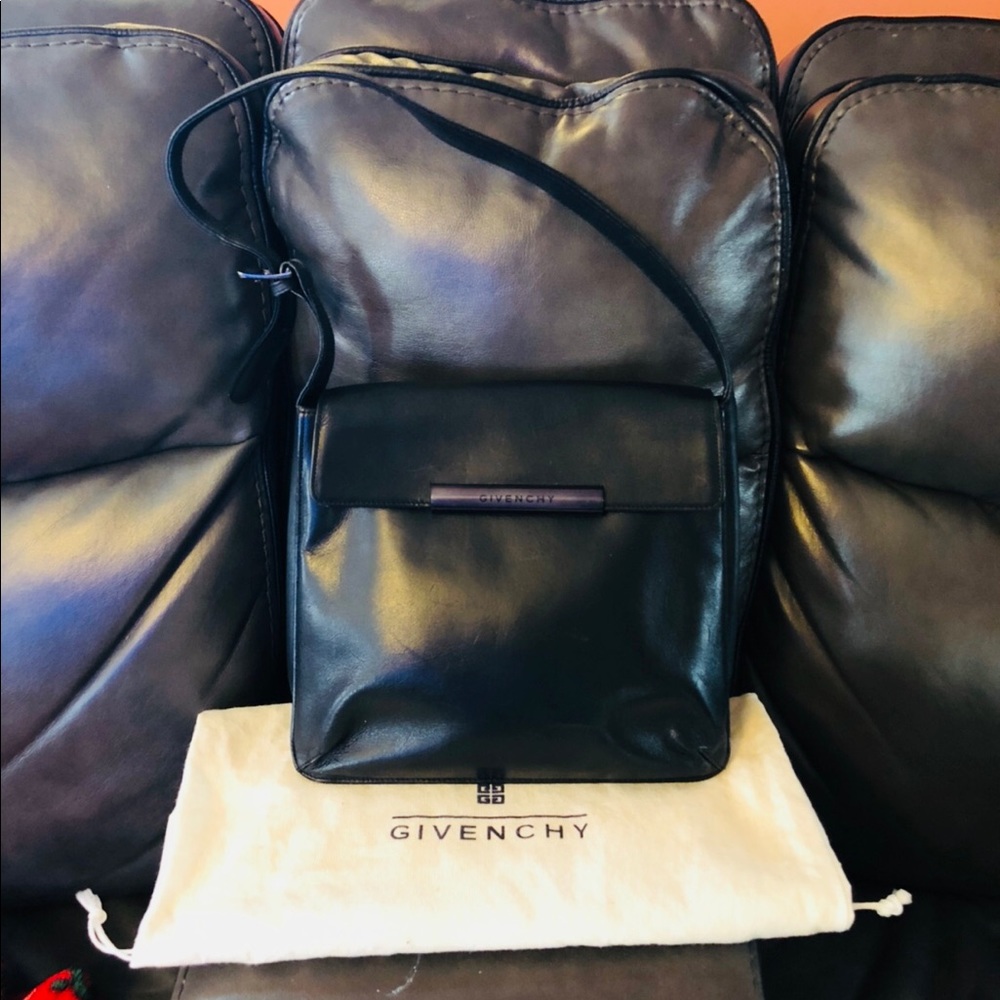 Authentic Givenchy Black Leather Shoulder bag